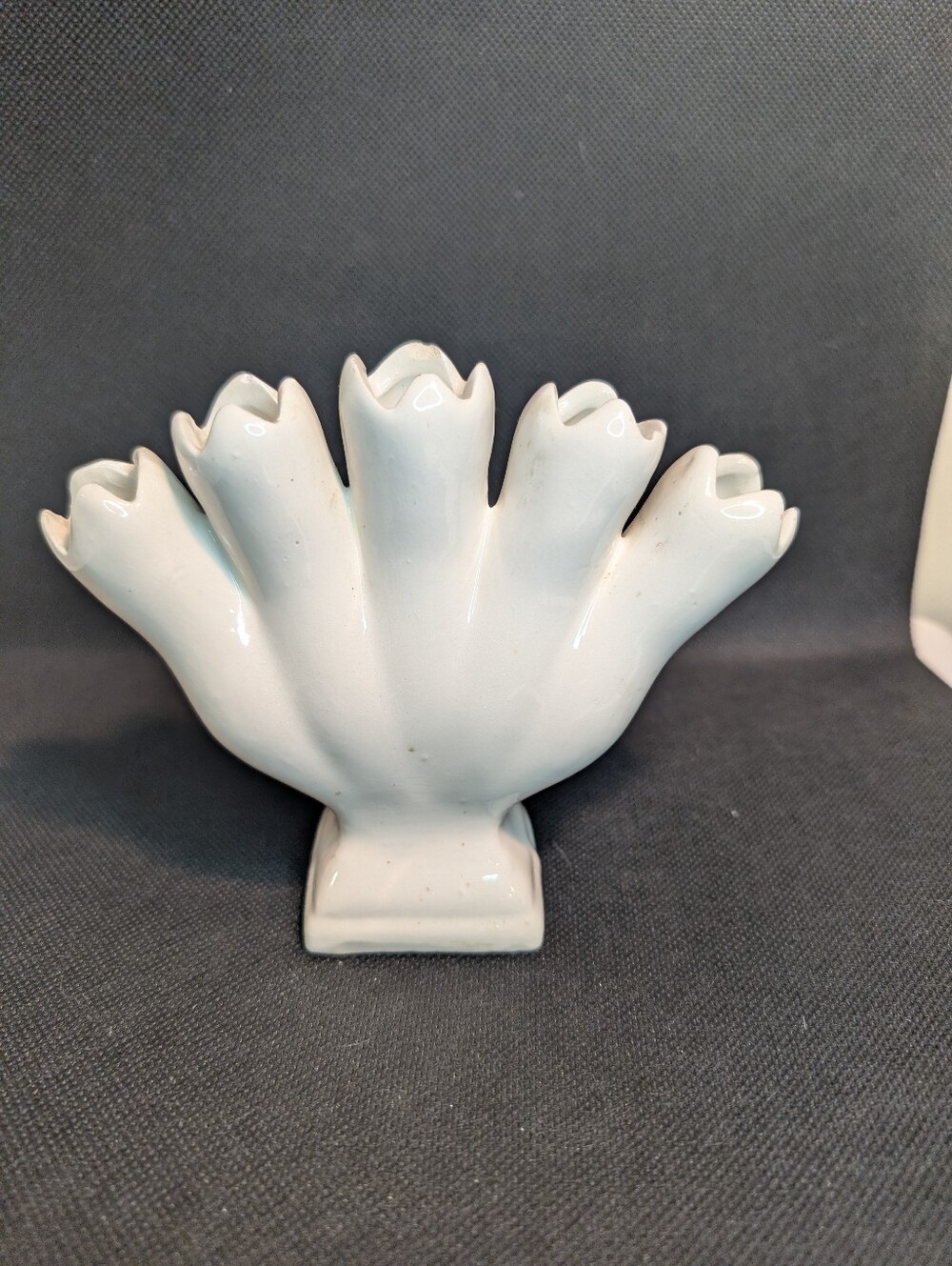 Vintage Leart 5 Finger Tulip Bud Vase USA Made Ceramic Footed Vintage Vase